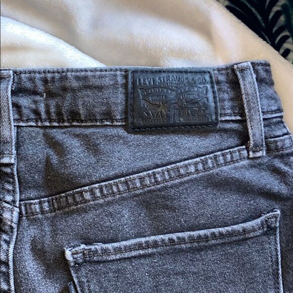 Levi’s High Rise Skinny Distressed Off-Black Jeans - Picture 4 of 7